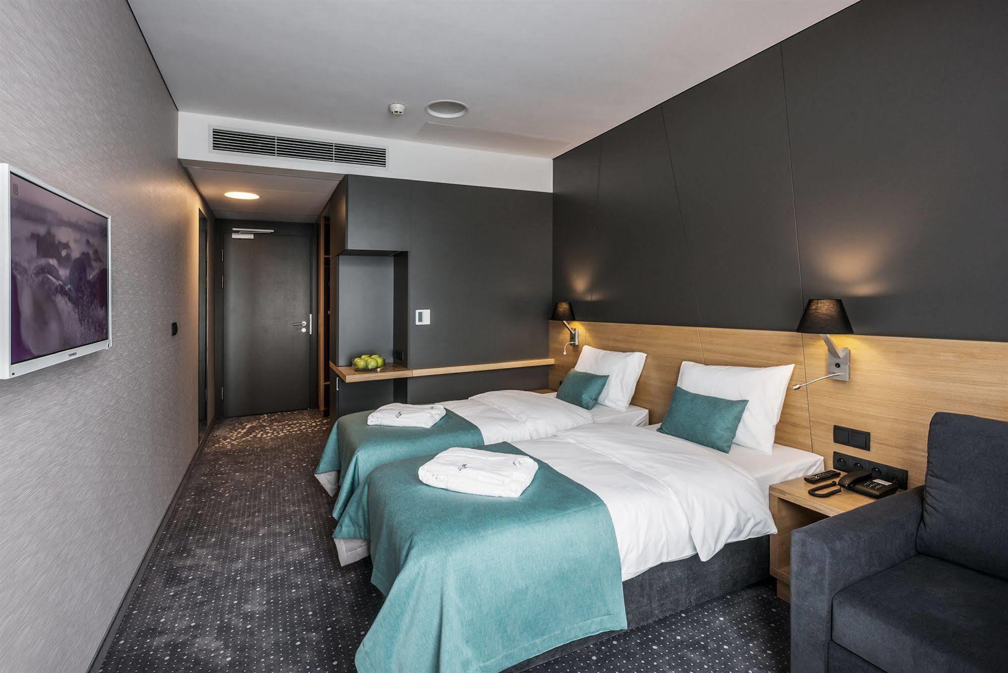 Regatta Hotel Restauracja Spa Poznań Kültér fotó